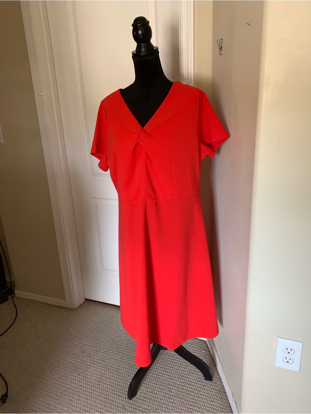 Elegant Red V-Neck A-Line Dress Size 1X Isaac Mizrahi Twisted Neckline